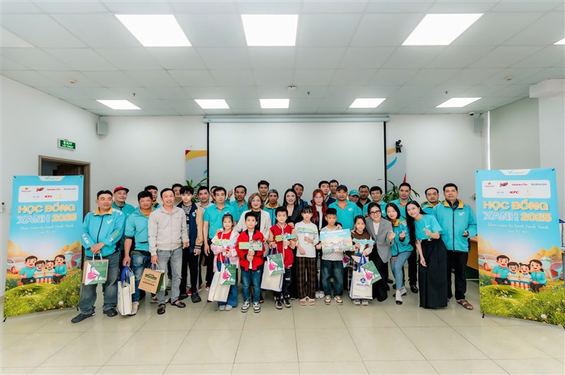 ĐỒNG HÀNH CÙNG XANH SM: TRAO TẶNG “HỌC BỔNG XANH 2025” – ƯƠM MẦM TỪ HÀNH TRÌNH XANH CỦA BA MẸ 