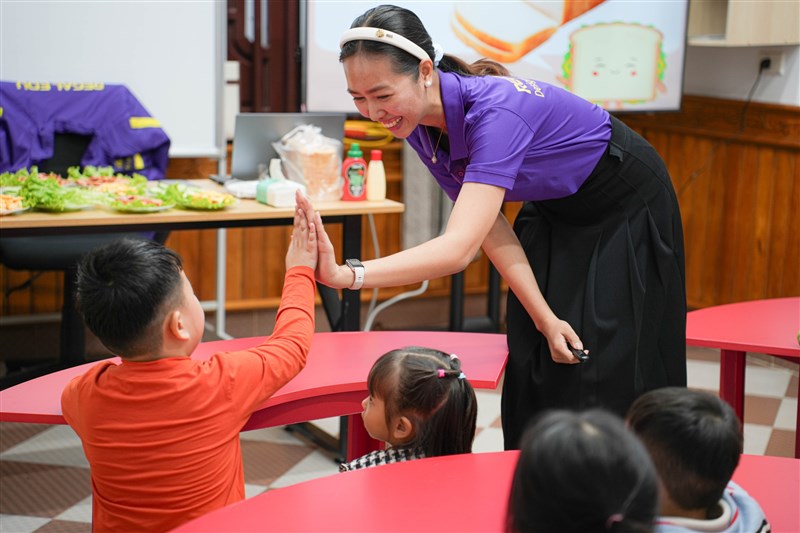 Đội ngũ giáo viên: Yếu tố quyết định chất lượng đào tạo tại trung tâm tiếng Anh