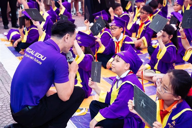 [TẠP CHÍ ĐIỆN TỬ GIÁO DỤC VIỆT NAM] Hành trình đưa tiếng Anh trở thành ngôn ngữ thứ hai