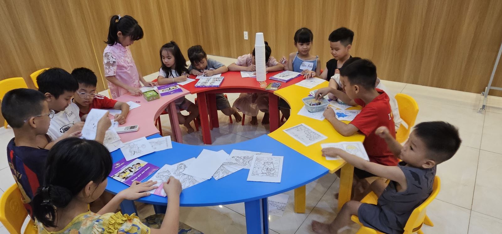 Các học viên được tham gia lớp học thử miễn phí ngay trong buổi khai trương